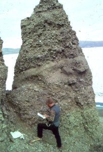 Eocene gravel bar deposits, Otto Fiord, Ellesmere Island. The sandy interval mid-picture was interpreted as small, crossbedded, falling stage sand bars, like those shown in the modern analogues.